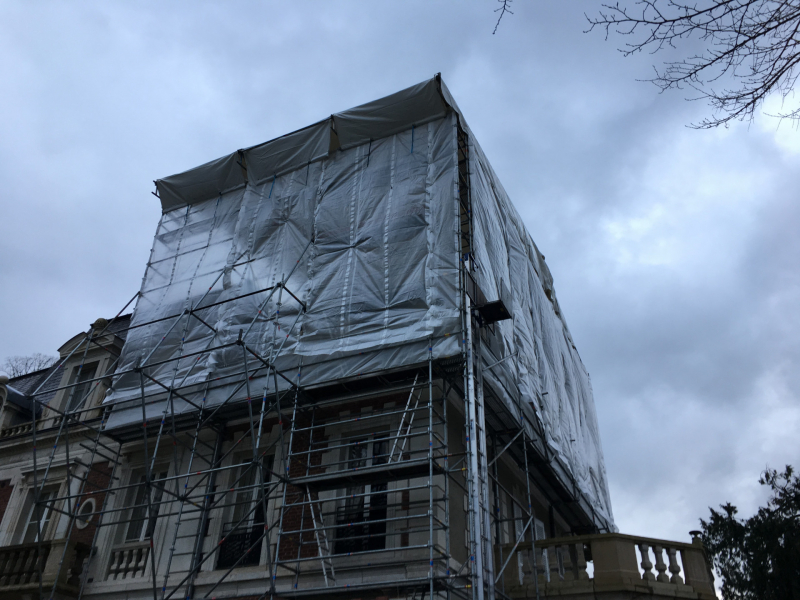 Réalisation d'une couverture en ardoise sur le château privé de St Germain du Plain (71370)