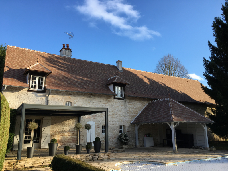 Chantier de rénovation de toiture sur habitation et dépendance (Crissey,71)