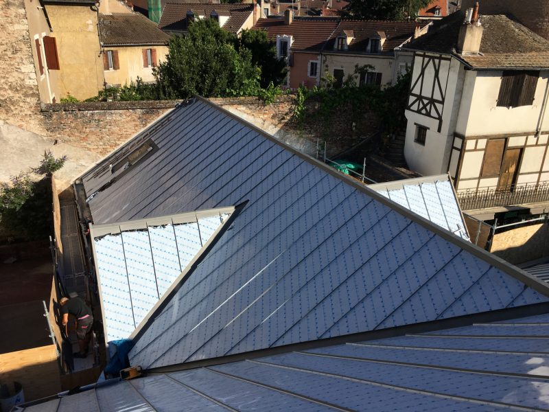 Rénovation de toiture en zinc prépatiné sur copropriété ( Passage Marcilly -Chalon sur Saône - 71)