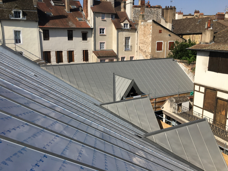 Rénovation de toiture en zinc prépatiné sur copropriété ( Passage Marcilly -Chalon sur Saône - 71)